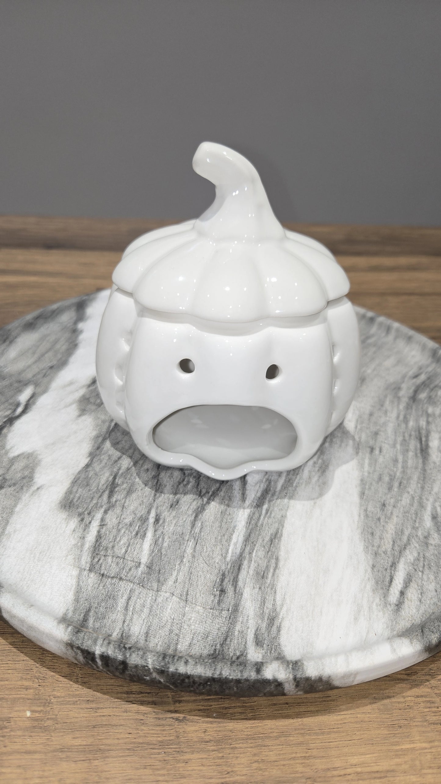 White Ceramic Pumpkin Fragrance Burner for Oils & Wax Melts - Autumn Home Fragrance