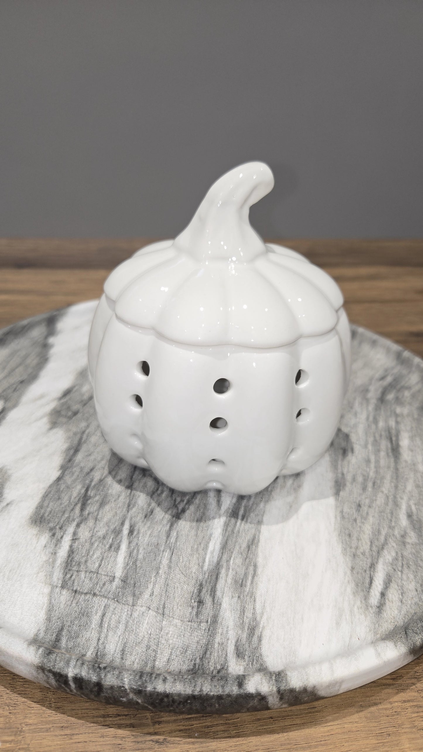 White Ceramic Pumpkin Fragrance Burner for Oils & Wax Melts - Autumn Home Fragrance